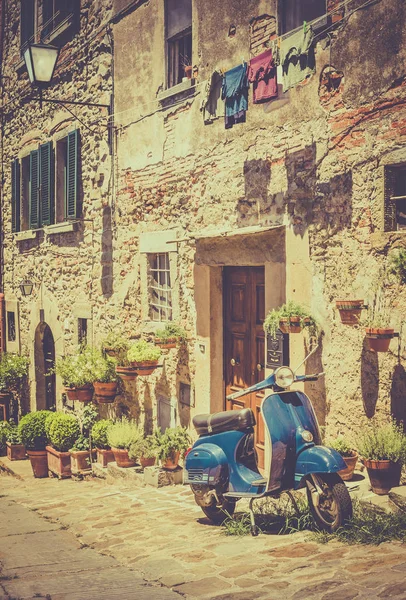 Scooter Devant Vieux Bâtiment Dans Ville Cortona Toscane — Photo