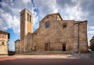 Antik kilise Piazza Grande şehirde eski Montepulciano, İtalya