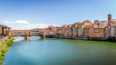 Ünlü köprü Ponte Vecchio ve Arno Nehri Floransa, İtalya