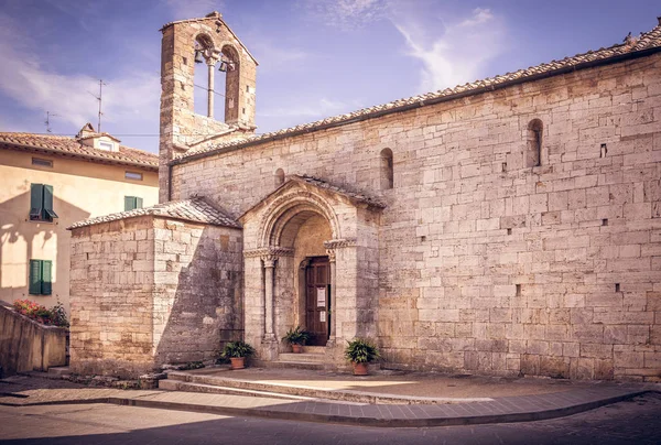 Hermosa Iglesia Ciudad Toscana San Quirico Dorcia —  Fotos de Stock