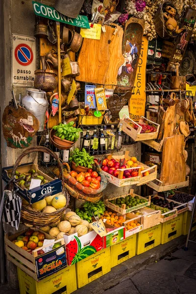 意大利佛罗伦萨 2015年6月24日 意大利佛罗伦萨的一个摊位上 Toscan 成熟水果的种类 — 图库照片