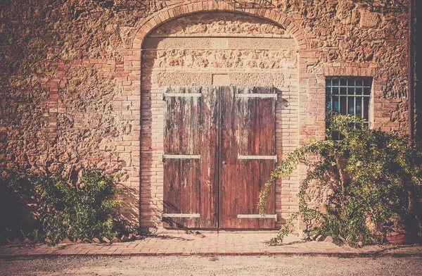 Rustic Brown Wooden Door Somewhere Tuscany — Stock Photo, Image