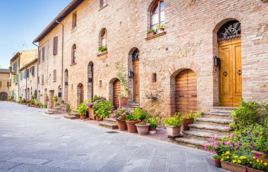 Toskana bölgesindeki eski Pienza şehrin güzel dar sokak
