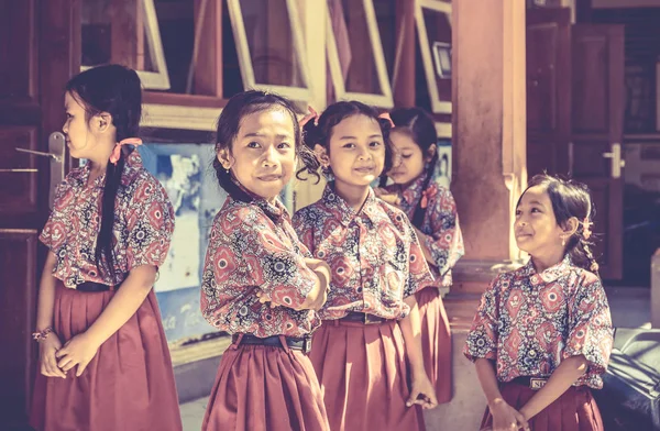 Bali Indonesia Abril 2018 Jóvenes Alumnos Felices Vistiendo Trajes Escolares —  Fotos de Stock