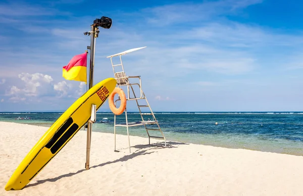 Equipamento Salva Vidas Praia Balinesa Arenosa Indonésia — Fotografia de Stock