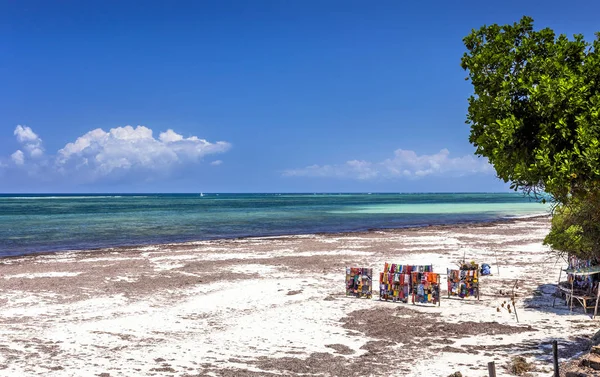 Niesamowite Diani Beach Seascape Biały Piasek Drewniany Stragan Kolorowych Pamiątek — Zdjęcie stockowe