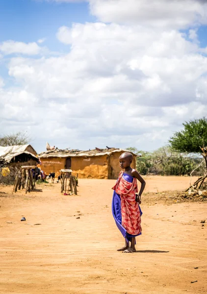 Masai Village Kenia Octubre 2018 Niño Africano Identificado Que Viste — Foto de Stock