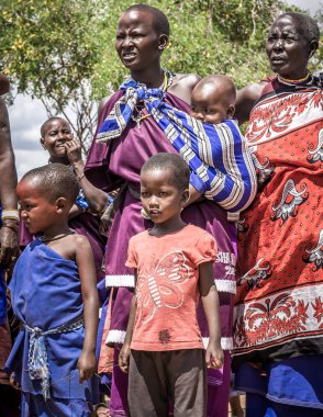 Kenya'da Masai köyünde yoksul Afrikalı insanlar