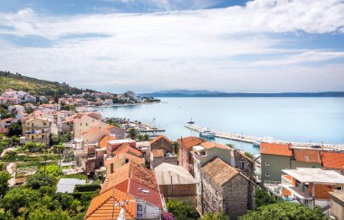 Hırvat sahilinde Podgora Köyü