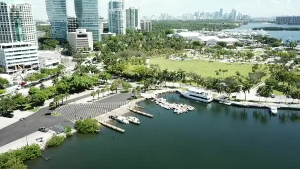 Fascinerande Antenn Drönare Panorama Sunny Tropical Big City Downtown Luxury — Stockvideo