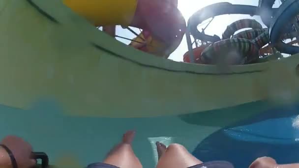 Eylem Birinci Şahıs Pov Büyük Yüzme Havuzu Aquapark Hidroslide Tüp — Stok video