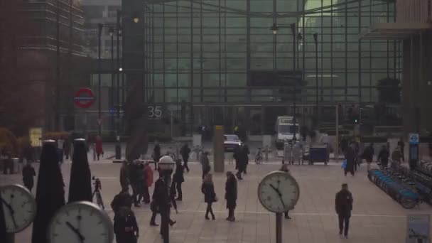 Многолюдное Место Заполненное Людьми Движущимися Времени Оживленной Центральной Улице Современной — стоковое видео