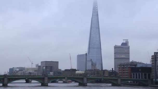 Incredible Steady View Modern Steel Bridge Thames River Skyscraper Architecture — Stock Video