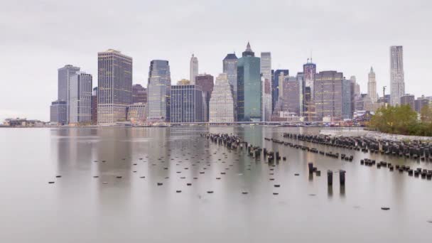 令人难以置信的白天到晚上的时间推移全景在纽约曼哈顿市中心海景现代建筑天际线 — 图库视频影像