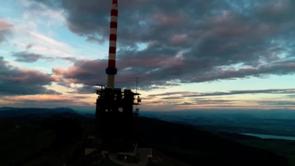 Majestuoso Dron Aéreo Sobrevuelo Alto Cielo Sobre Moderna Estación Energía — Vídeos de Stock