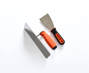 Dekoratif sıva için mala ana takım oluşturucu bitirici. Beyaz arka planda yakın çekim.