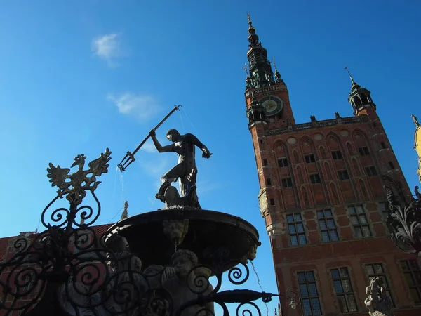 Polonya, Gdansk, belediye binası ve Neptün çeşmesi, Eylül, 2016