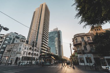 Tel-Aviv/Israil-Kasım 2017: gün batımında şehir merkezinde görünüm