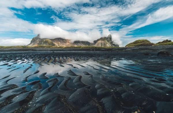 Spektakularny Widok Czarny Wydmy Góry Vestrahorn Islandia — Zdjęcie stockowe