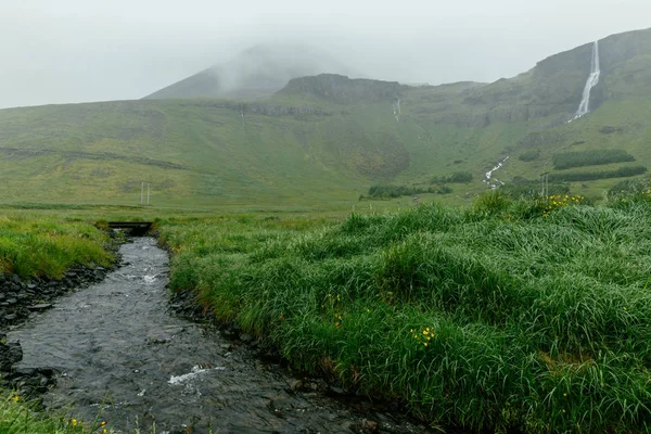 Zobacz Strumieniu Spektakularny Wodospad Bjarnarfoss Islandii — Zdjęcie stockowe
