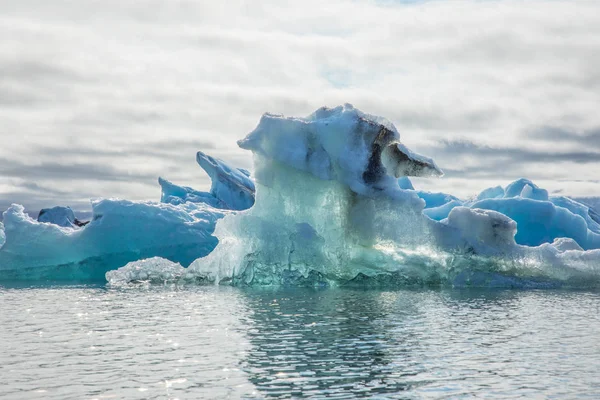 Айсберг Плавает Ледниковой Лагуне Исландии — стоковое фото