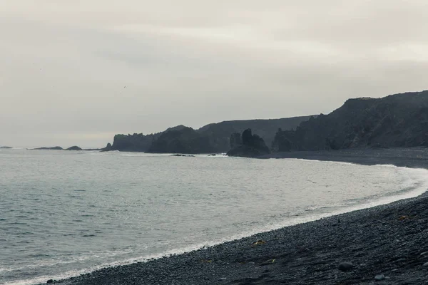 Djupalonssandur Czarny Plaża Islandii Przy Mglistej Pogodzie — Zdjęcie stockowe