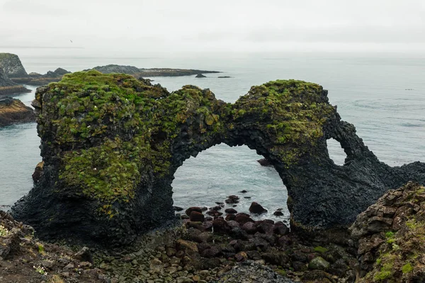 Widok Gatklettur Arch Skały Islandii — Zdjęcie stockowe