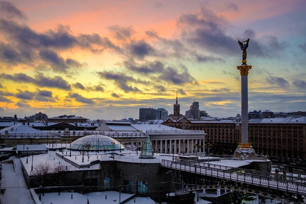 Zimní Susnset Nad Stella Nezávislosti Náměstí Maidan Nezalezhnosti Kyjevě Ukrajina — Stock fotografie