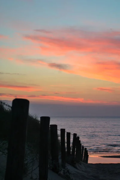 Sandy Way sulle dune dopo il tramonto . — Foto Stock