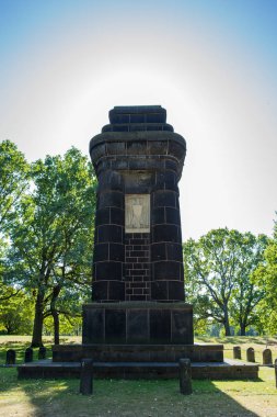 Bonn'daki Rheinaue Parkı'ndaki Bismark kulesi.