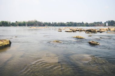 Ubon Ratchathani, Tayland'daki büyük kaya veya turistik mekanlar