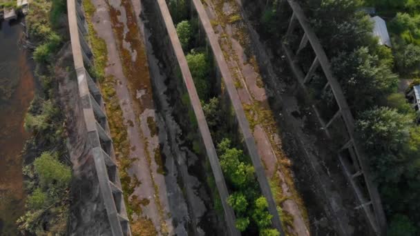 4k video ze vzduchu starého obloukový most — Stock video