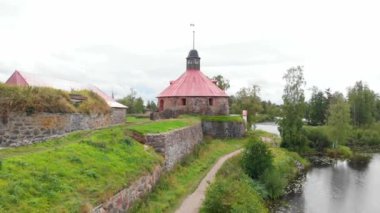 Kırsaldaki kalenin havadan video