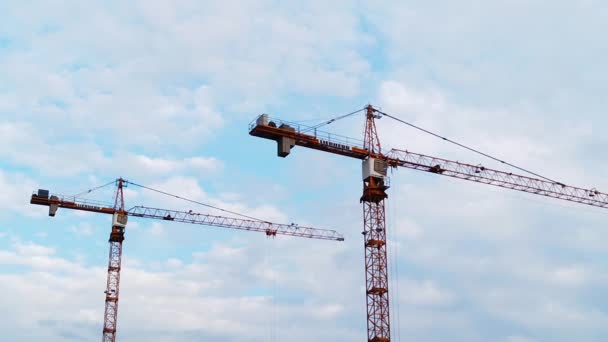 Dreharbeiten zum Bau neuer Häuser in der Stadt — Stockvideo