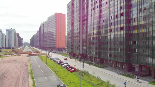 Arquitectura de tiro de nuevos edificios en la ciudad 4K — Vídeo de stock