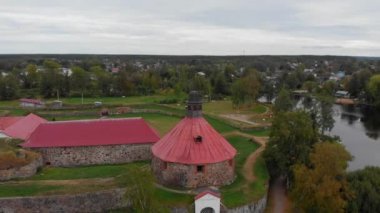 Kırsaldaki kalenin havadan video