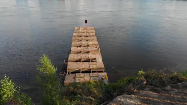 Das 4k-Video aus der Luft der alten Bogenbrücke — Stockvideo