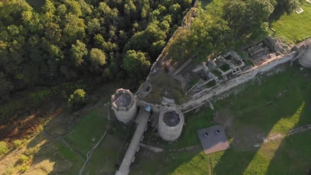 Strzelanie z wideo Copter 4K starożytnej twierdzy poza miastem — Wideo stockowe