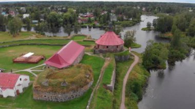 Kırsaldaki kalenin havadan video