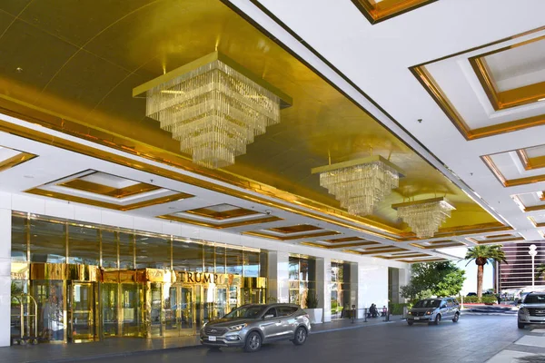 ラスベガスNv アメリカ トランプインターナショナルホテル ファッションショーモールの向かい ラスベガス ストリップから徒歩6分の高級ホテルで 64階建ての金色のガラスの塔を利用した高級ホテルです — ストック写真