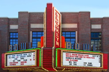 Brooklyn Bowl Linq Promenade Las Vegas Nv, Abd 09-10-14 de. Bu bir bowling salonu. Burası bir konser mekanı. Bu bir restoran. diğer bowling salonları ile aynı ligde değil.