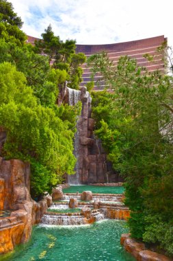 Wynn Las Vegas Nv Abd 10-02-18 de Şelale: En çok ziyaretçi çeken şelale , Strip görünür iki biri ve fotoğraflar için poz popüler bir yer 
