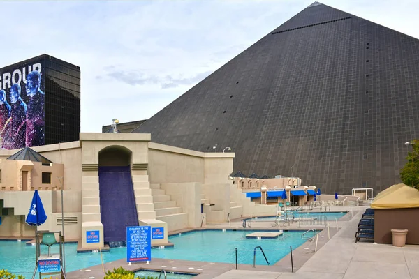 สระว ายน าและ Cabanas Luxor Las Vegas Usa โอเอซ สระว — ภาพถ่ายสต็อก