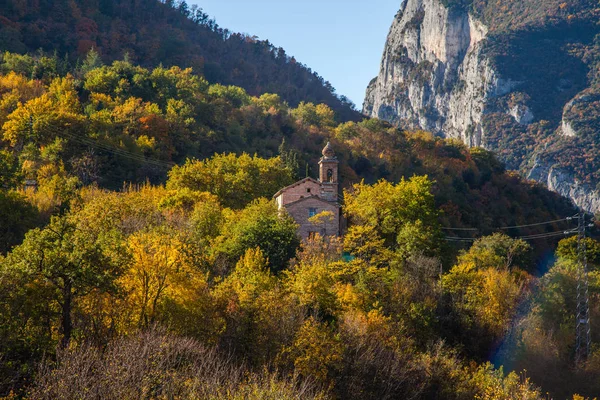 Doğal rezerv Furlo Gorge: Marche, İtalya