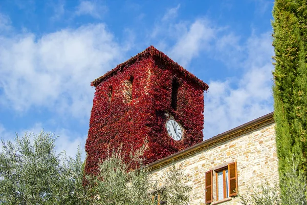 Kırmızı Saat Kulesi Frontino — Stok fotoğraf
