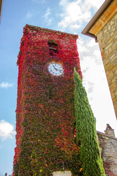 Kırmızı Saat Kulesi Frontino — Stok fotoğraf