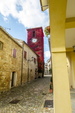 Kırmızı Saat Kulesi, Frontino