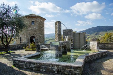 Kırmızı Saat Kulesi, Frontino