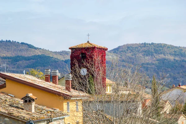 Red clock tower, Frontino