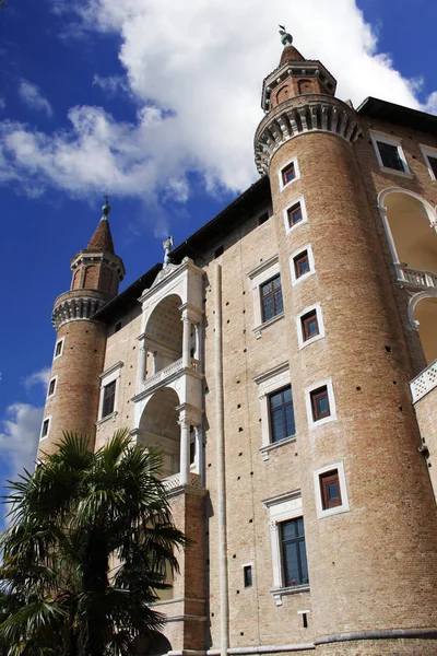 Urbino Był Jednym Najważniejszych Ośrodków Włoskiego Renesansu — Zdjęcie stockowe
